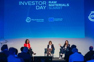 Fireside chat, Investor Day 2025 with Rita Sousa (centre), Partner at Faber VC; Sofia Delgado(right), CEO of SeamoreTech moderated by Anna Gambau.