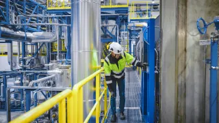 Employee of Hycamite in the Decomposition Plant, courtesy of Hycamite